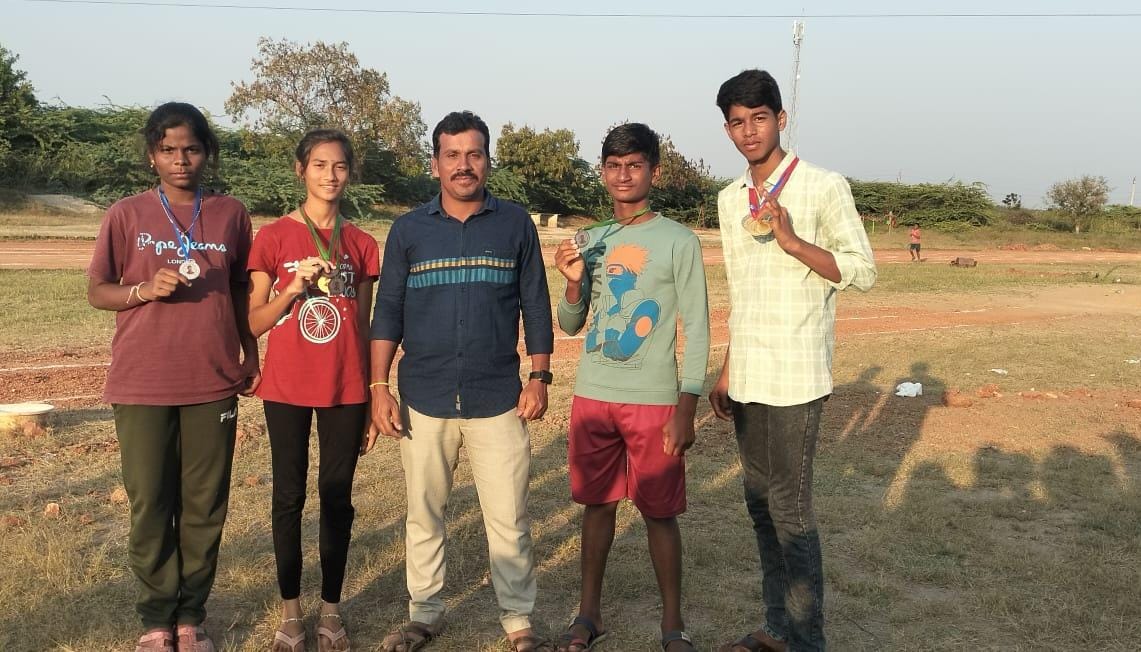 అథ్లెటిక్స్ పోటీలలో పతకాలు సాధించిన కృష్ణవేణి స్కూల్ విద్యార్థులు