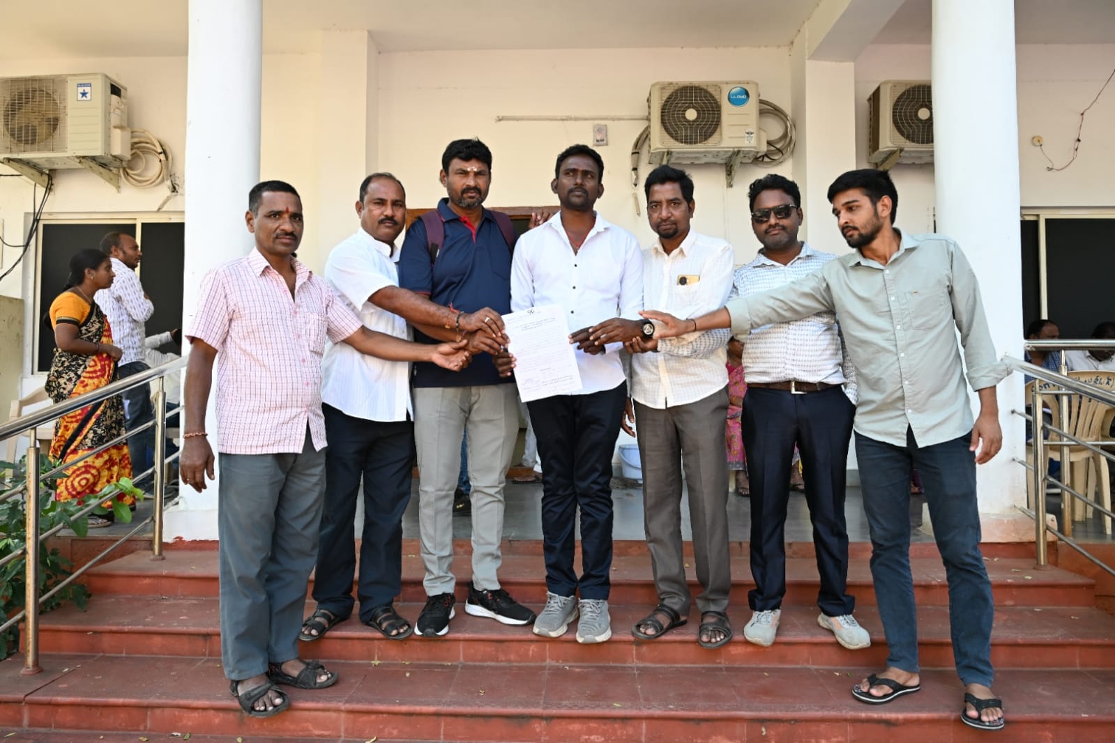 కాంట్రాక్టు కార్మికులను పర్మనెంట్ చేయాలి