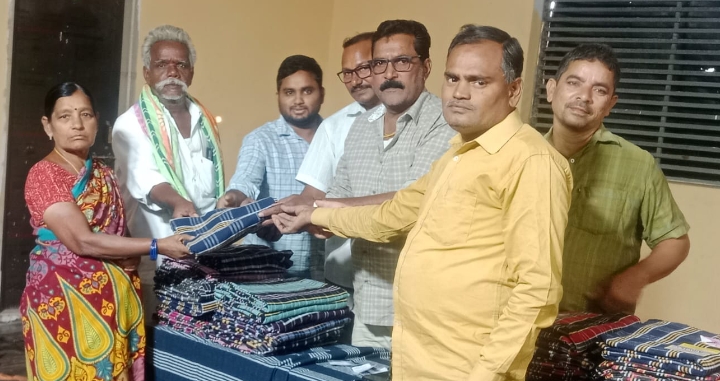 నిరుపేద లకు దుప్పట్లు పంపిణీ