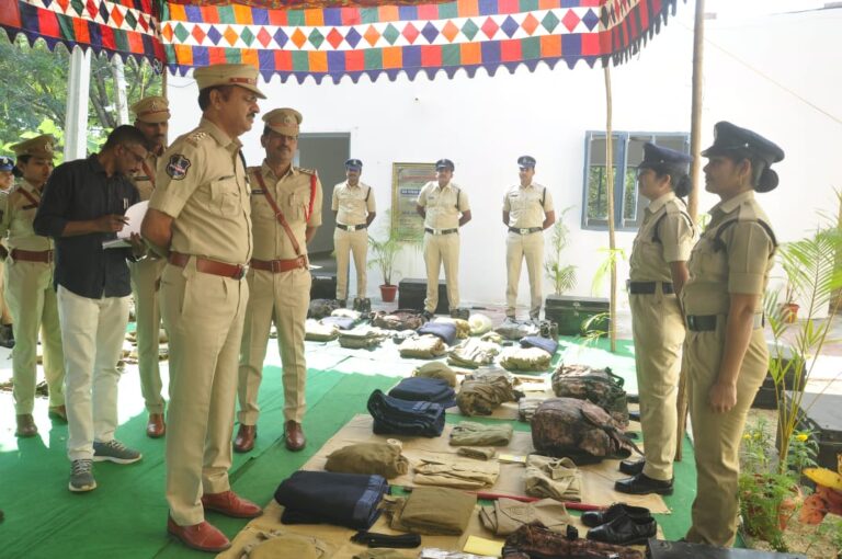 పోలీస్ స్టేషన్‌ను తనిఖీ చేసిన డీఎస్పీ