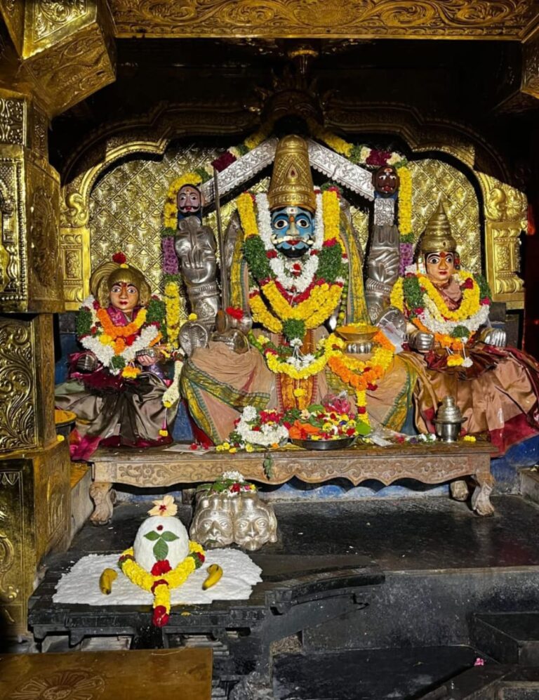 కార్తీక మాసం చివరి సోమవారం ప్రత్యేక పూజలు