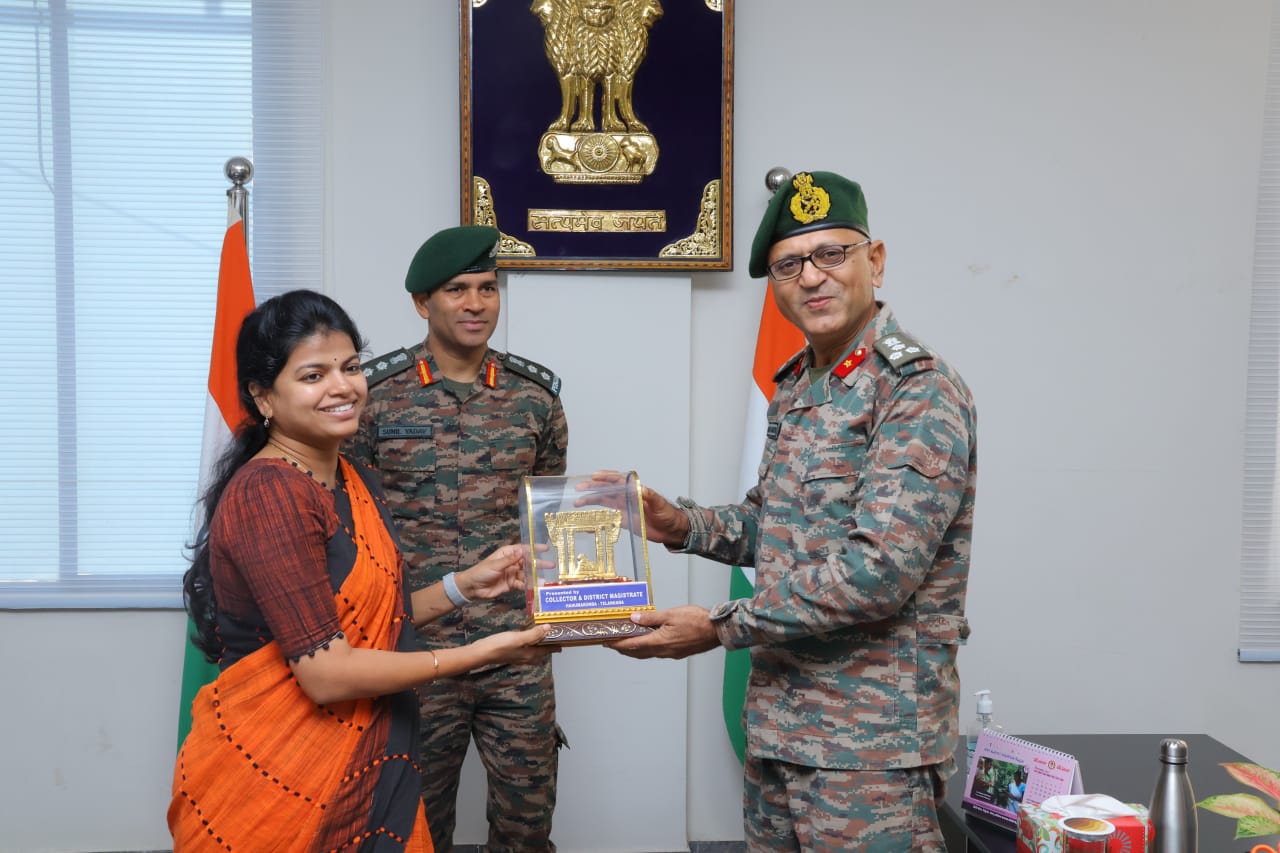 కలెక్టర్ ను కలసిన ఆర్మీ అధికారులు