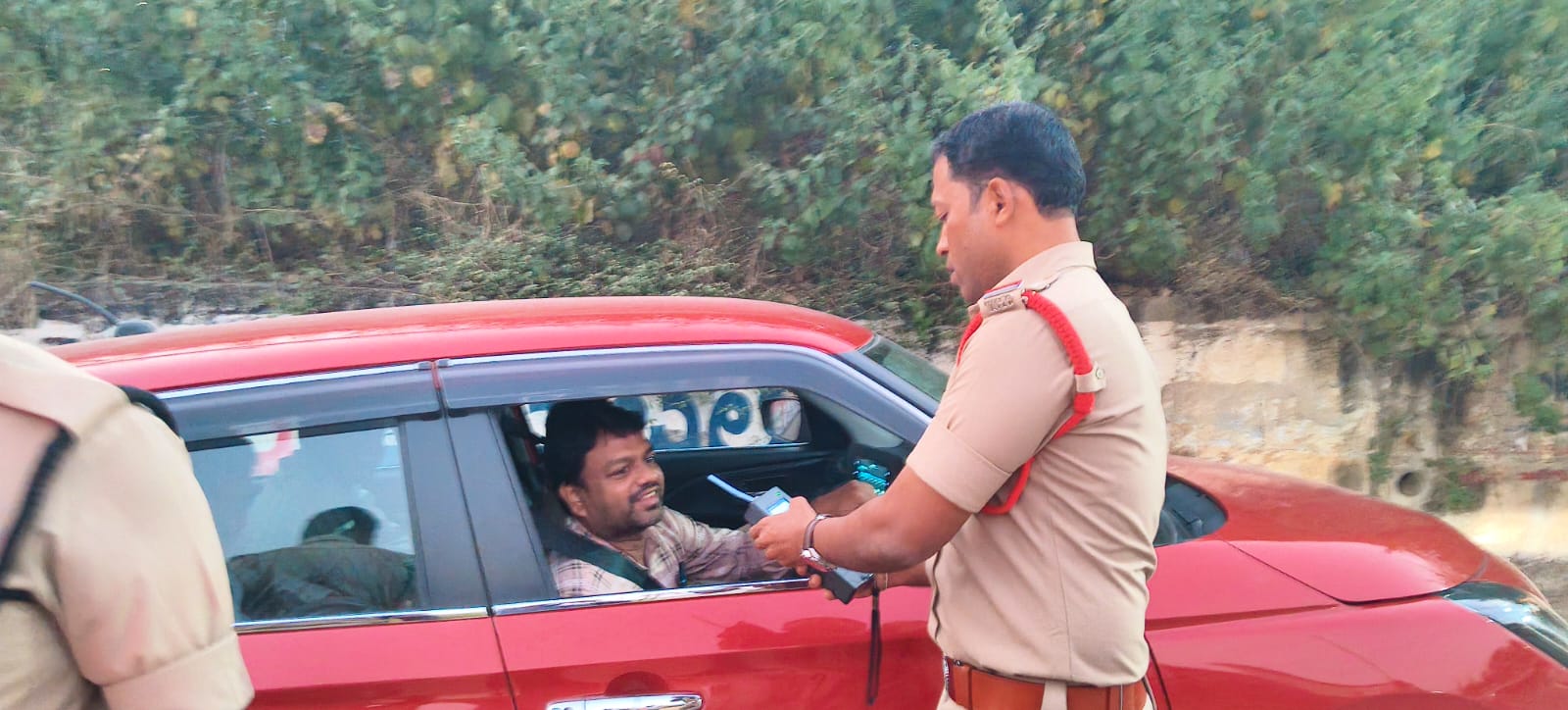 మద్యం సేవించి వాహనం నడపడం చట్టరీత్యా నేరం