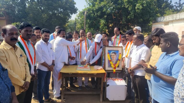 దేశ సమగ్రత కోసం పాటుపడిన ఉక్కు మహిళ ఇందిరాగాంధీ