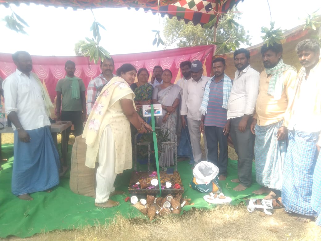 రైతులు ధాన్యం కొనుగోలు కేంద్రాన్ని సద్వినియోగం చేసుకోవాలి.