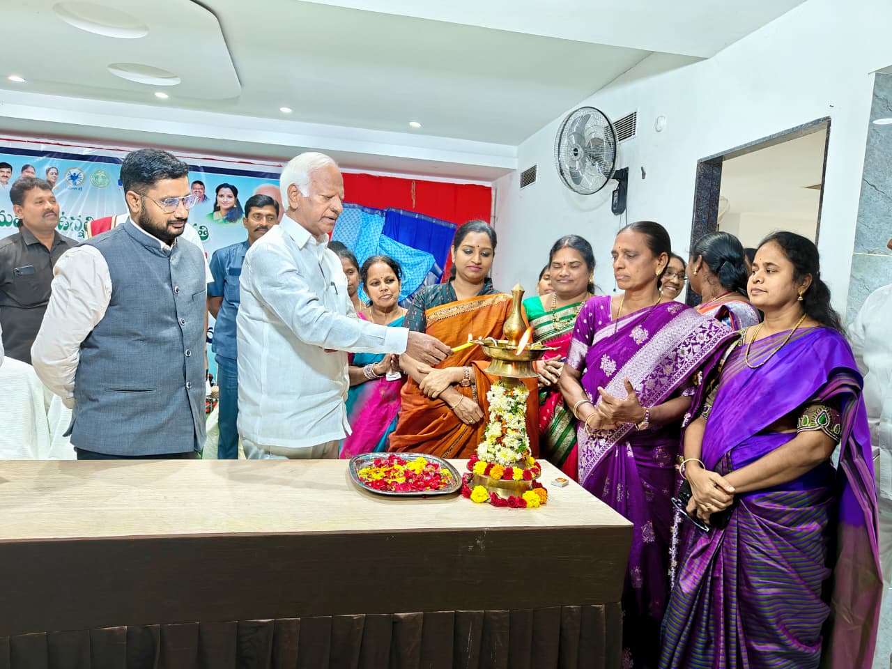 మహిళా సంక్షేమానికి పెద్ద పీట వేస్తున్న సీఎం