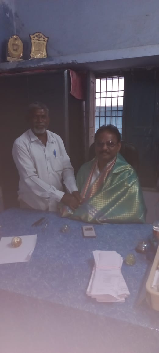 ఎంఈఓ ను మర్యాదపూర్వకంగా కలిసిన వెంకట్రాజ్యం