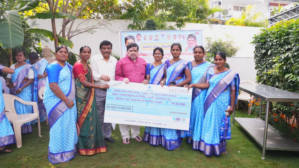 మహిళలు అన్ని రంగాల్లో రాణించాలి