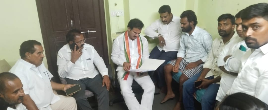 రిపోర్టర్ చింత వెంకన్న ను పరామర్శించిన ఏమ్మెల్యే