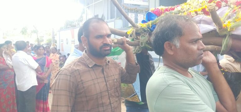 కారు అగ్ని ప్రమాదంలో యువ జర్నలిస్టు దుర్గాప్రసాద్ మృతి