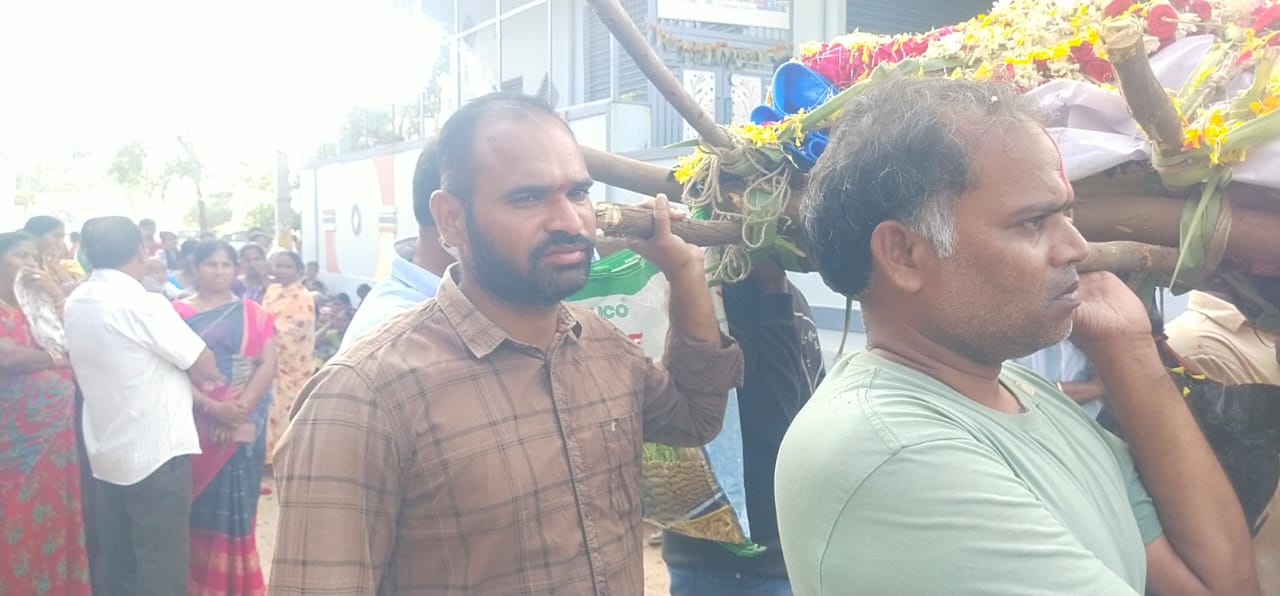 కారు అగ్ని ప్రమాదంలో యువ జర్నలిస్టు దుర్గాప్రసాద్ మృతి