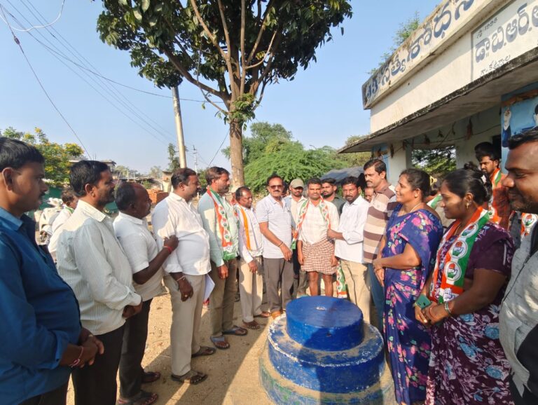 కాంగ్రేస్ పార్టీలో చేరిన బిఆర్ఎస్ పార్టీ ముఖ్యకార్యకర్తలు