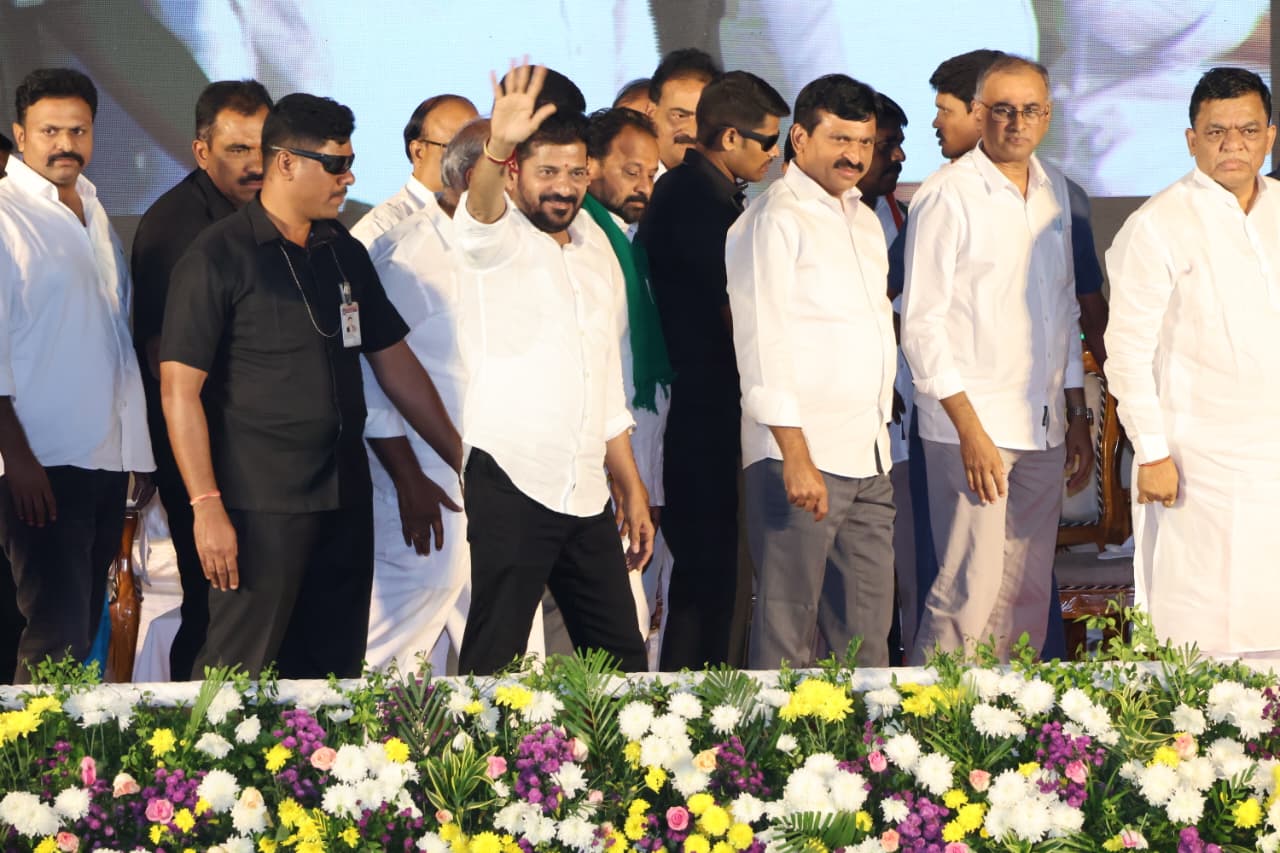 పైలాన్ ఆవిష్కరించిన సీఎం రేవంత్ రెడ్డి