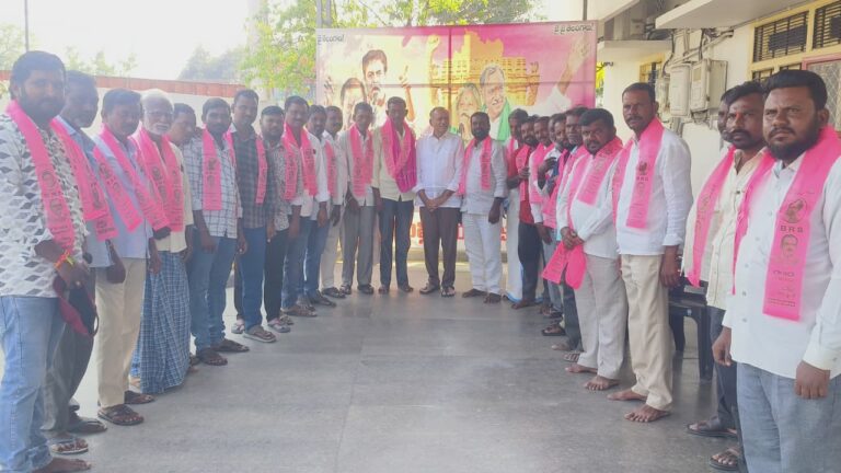 కాంగ్రెస్ పార్టీని విడిచి బిఆర్ఎస్‌లో చేరికలు