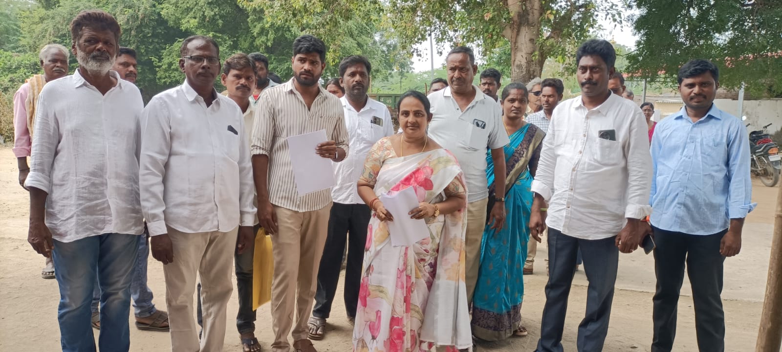 గాలివారిగూడెం గ్రామ సర్పంచ్ అభ్యర్థి గా నామినేషన్