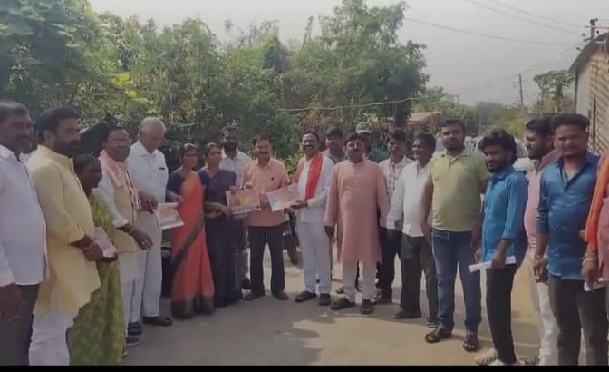 మాజీ ఎమ్మెల్యేల ప్రచారం