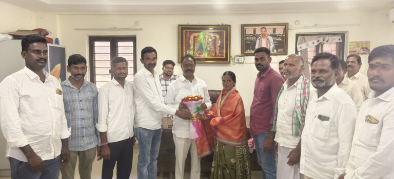 ఏకగ్రీవంగా ఎన్నికైన సర్పంచ్‌