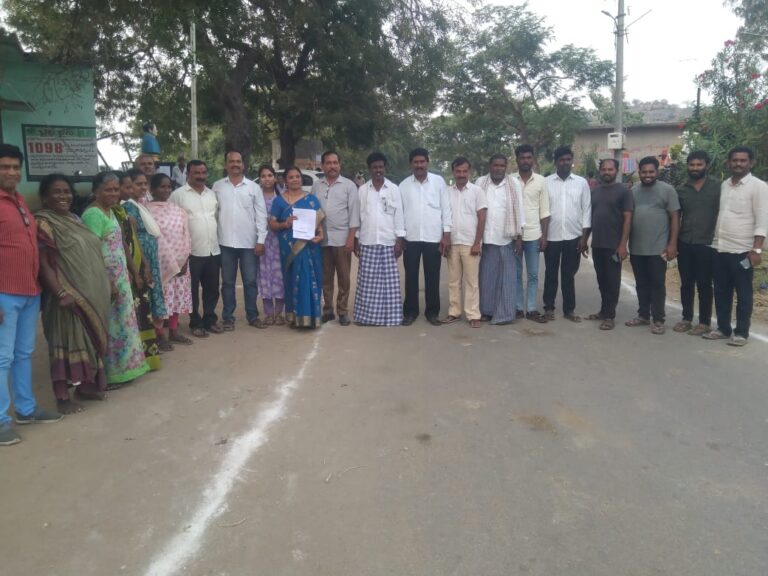 మాజీ ఎమ్మెల్యే రెడ్యానాయక్, నవీన్ రావు ఆశీస్సులతో