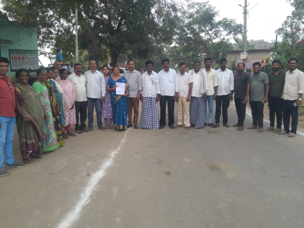 మాజీ ఎమ్మెల్యే రెడ్యానాయక్, నవీన్ రావు ఆశీస్సులతో