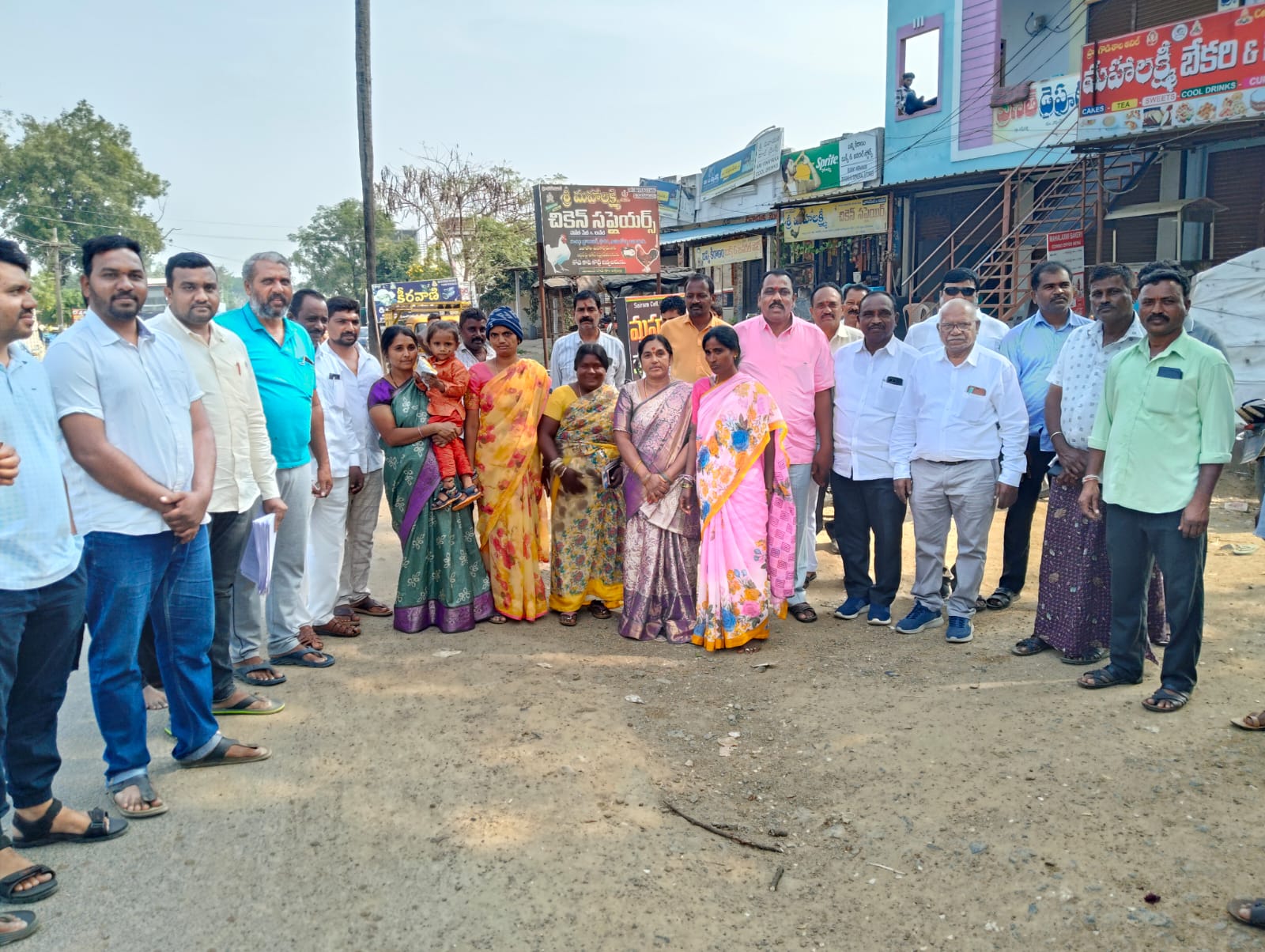 లక్నేపల్లి గ్రామ సర్పంచ్ అభ్యర్థి గా పాత్కాల లక్ష్మి నామినేషన్