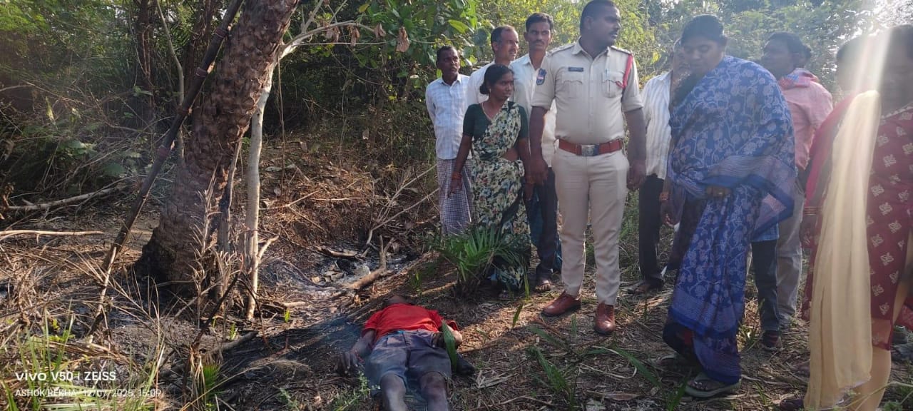 ఈత చెట్టుపైనుండి జారిపడి గీత కార్మికుడు మృతి