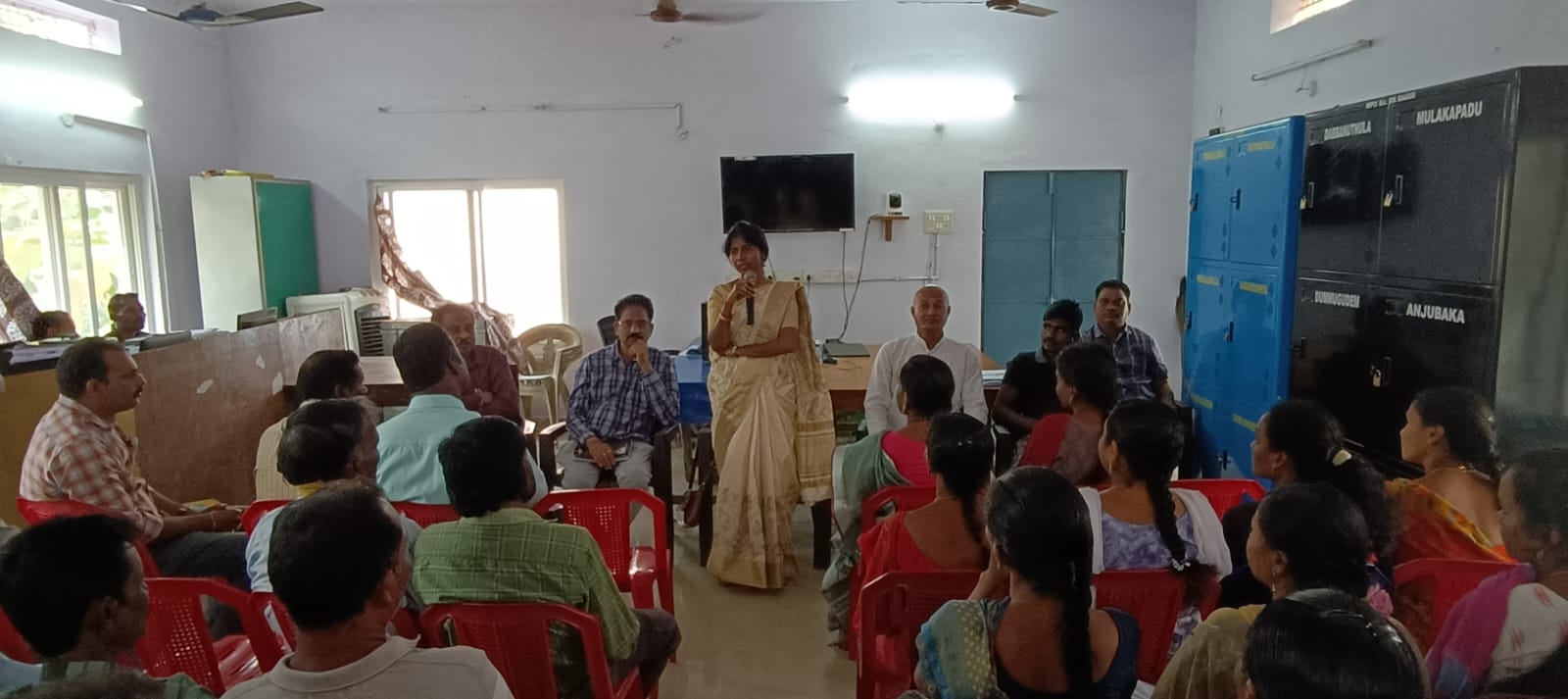 మండలాల్లో ఎన్నికల వ్యయ పరిశీలకులు లావణ్య పర్యటన