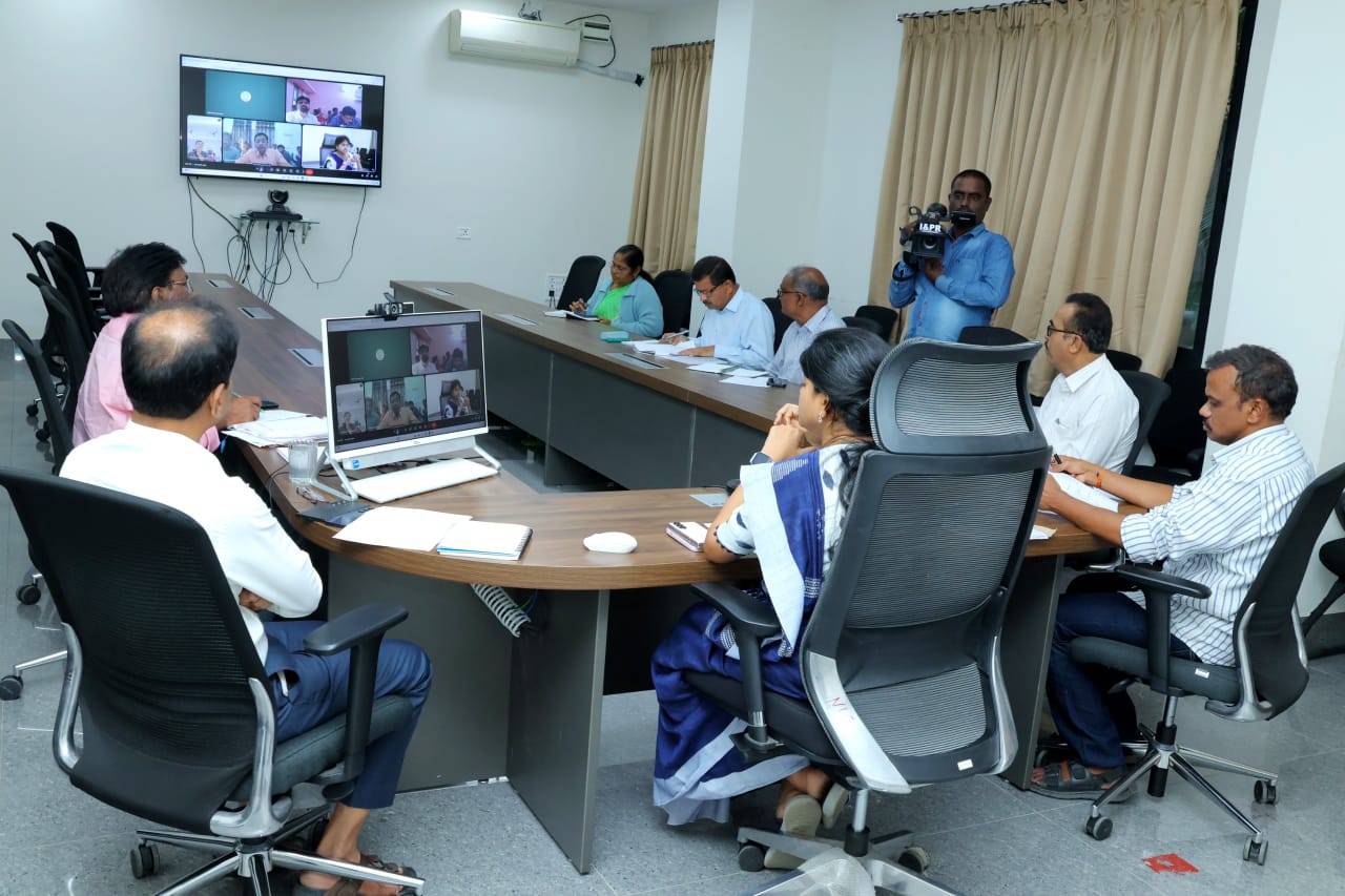 పోలింగ్ నిర్వహణకు పటిష్ట ఏర్పాట్లు చేయాలి