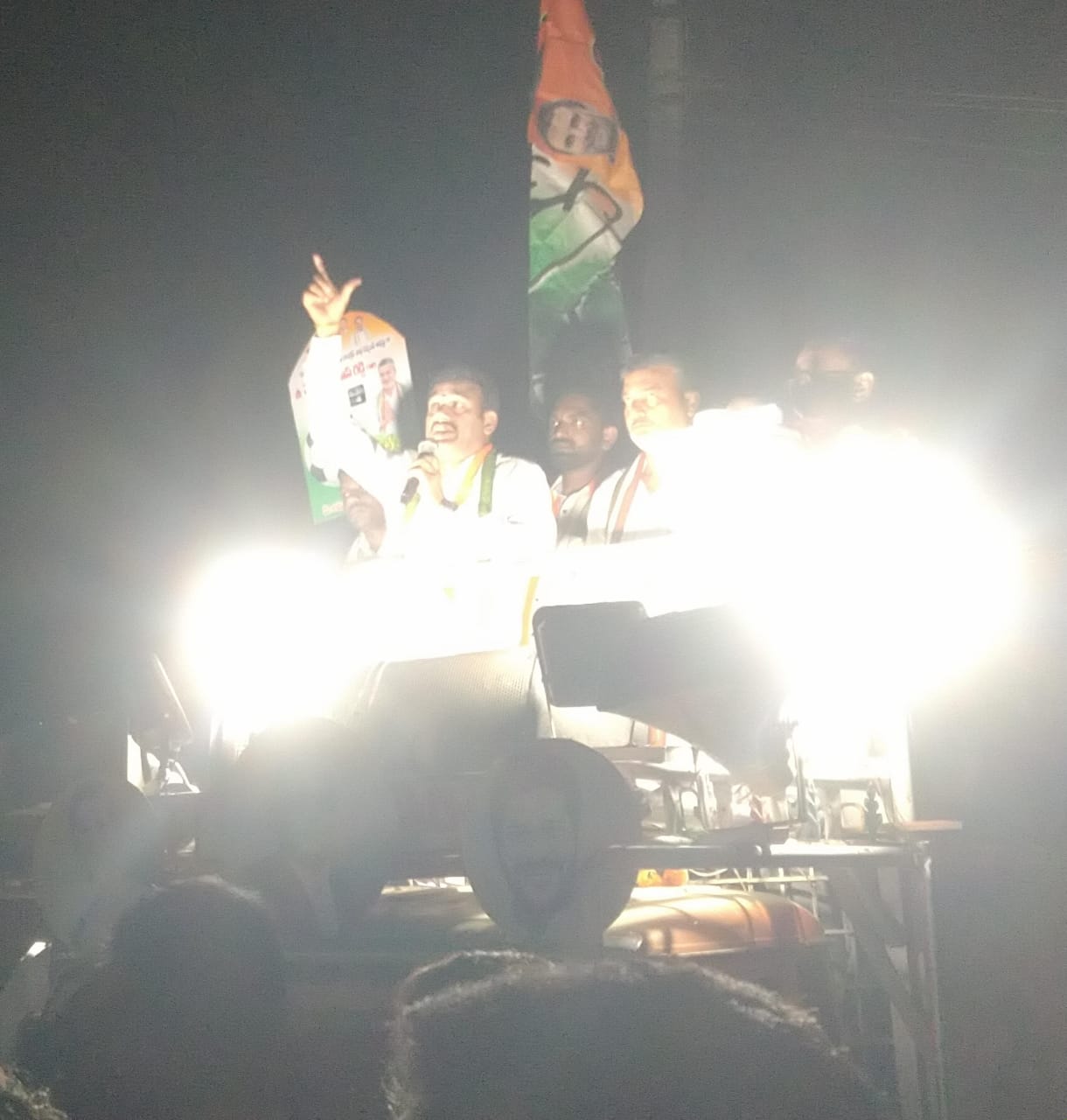 ఆశీర్వదించండి ఆదర్శ గ్రామంగా తీర్చిదిద్దుతా