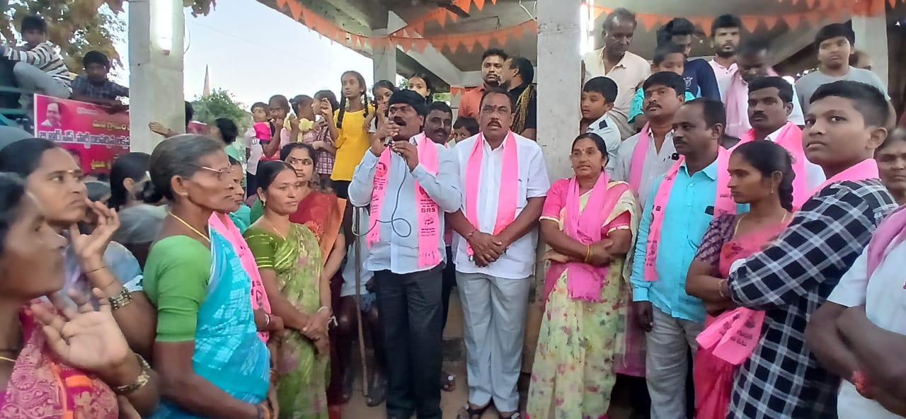 ఎన్నికల ప్రచారంలో ఎమ్మెల్యే పెద్ది సుదర్శన్ రెడ్డి