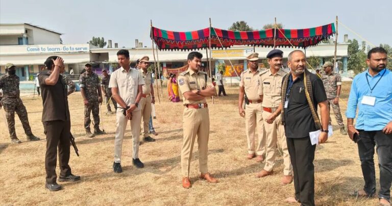 ఎన్నికల్లో పోలింగ్ కేంద్రాల పరిశీలన