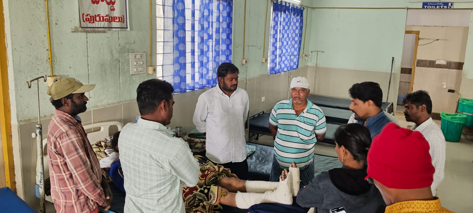 కార్మికుడిని పరామర్శించిన టీఆర్‌పీ జిల్లా అధ్యక్షుడు