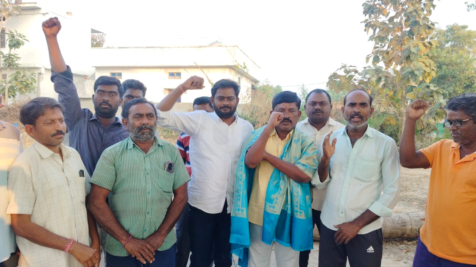 గొల్ల బుద్ధారంలో టీఆర్‌పీ ఘన విజయం