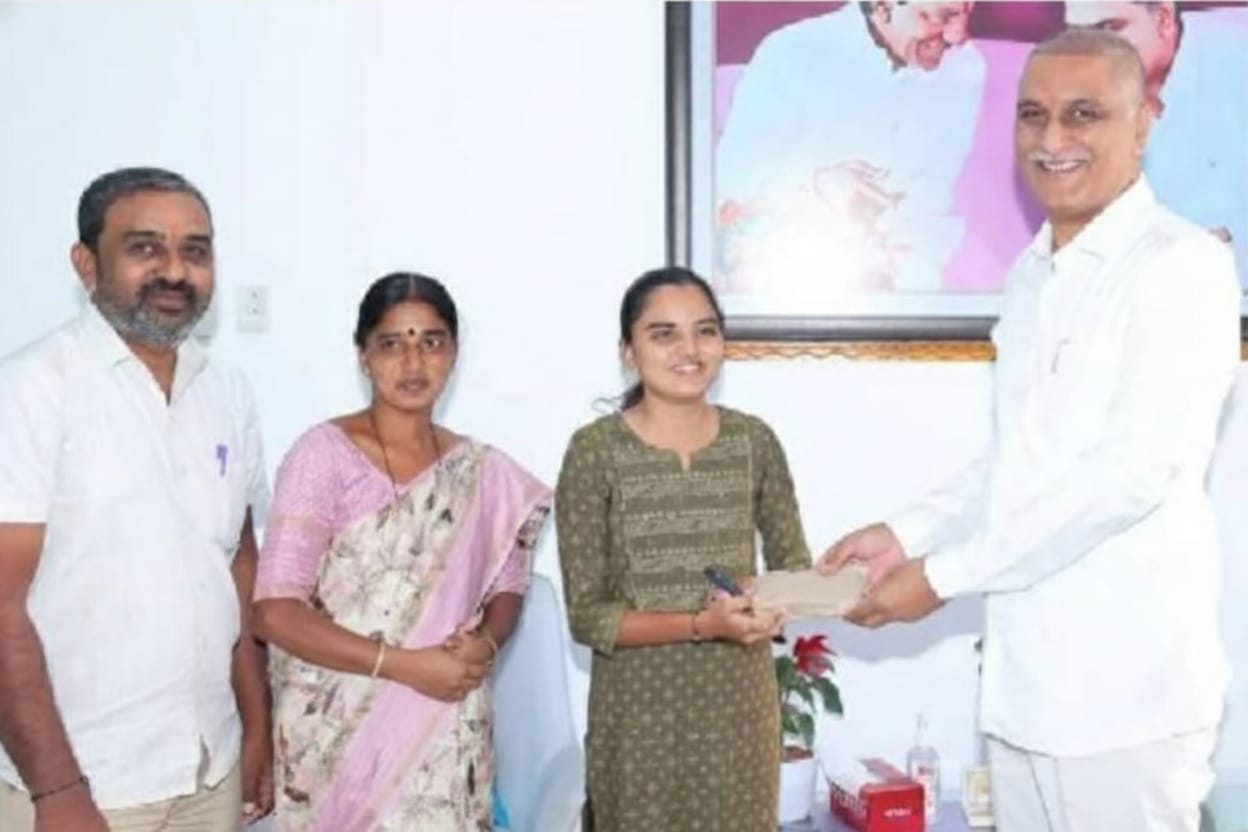 విద్యార్థిని భవిష్యత్తు కోసం తన ఆస్తినే ష్యూరిటీగా పెట్టిన హరీష్ రావు