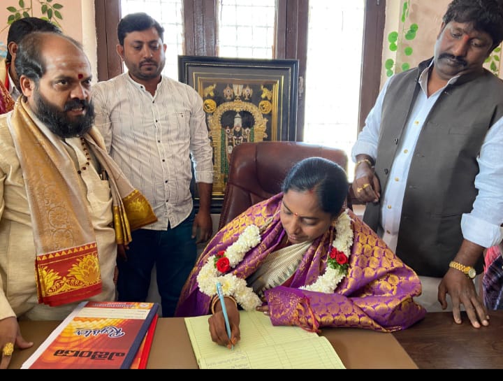 ఆదర్శ గ్రామంగా తీర్చిదిద్దుతా-సర్పంచ్ అన్నం స్వప్నరాణి బ్రహ్మారెడ్డి