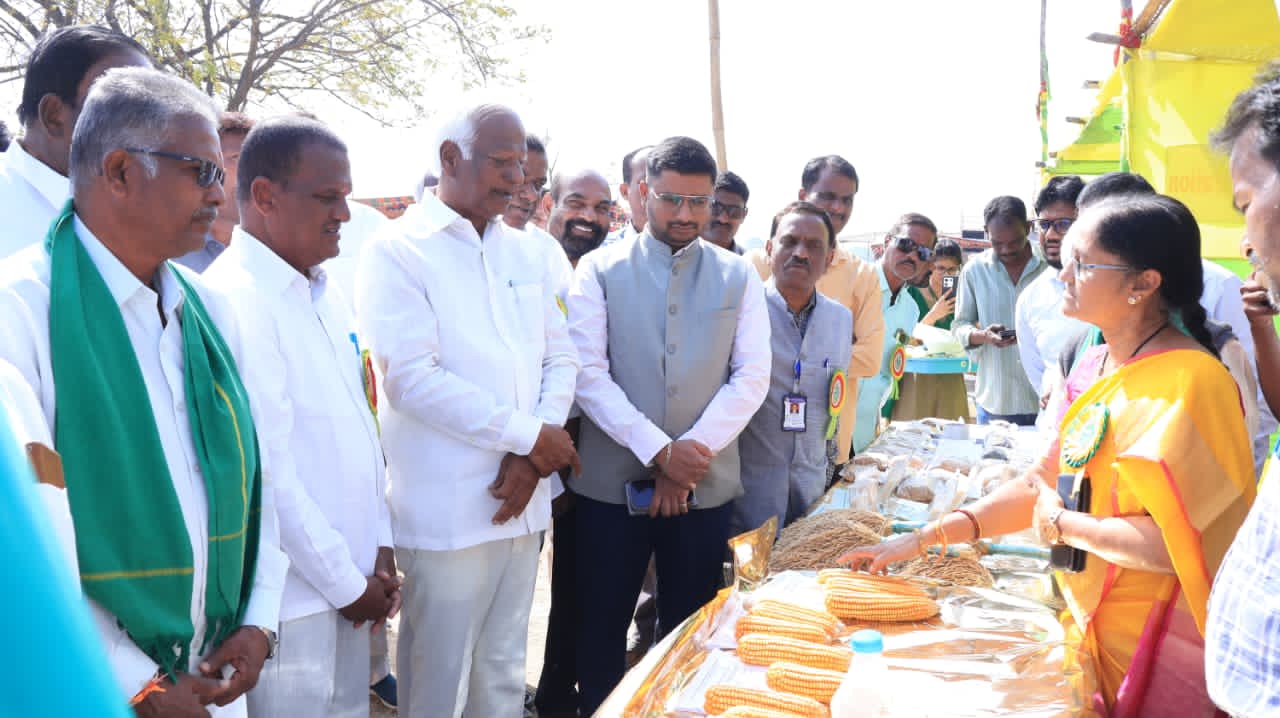 సేంద్రియ వ్యవసాయం వైపు రైతులను ప్రోత్సహించాలి