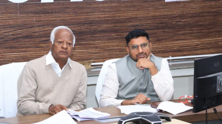 రహదారి భద్రతపై కడియం శ్రీహరి,కలెక్టర్ రిజ్వాన్ బాషా సమీక్ష