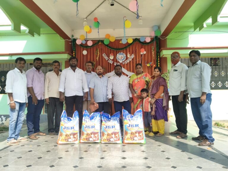 క్రిస్మస్ సందర్భంగా 50 కేజీల బియ్యం విరాళం