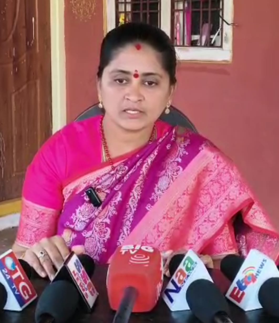 సినీ హీరో శివాజీ వ్యాఖ్యల్లో తప్పులేదు మాజీ సర్పంచ్ నవ్య