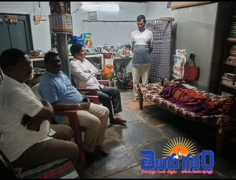 జర్నలిస్ట్ బాలకృష్ణ కుటుంబానికి నవీన్ రావు పరామర్శ