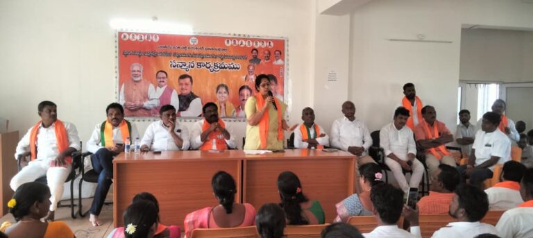 బీజేపీ ప్రజాప్రతినిధులకు ఘన సన్మానం