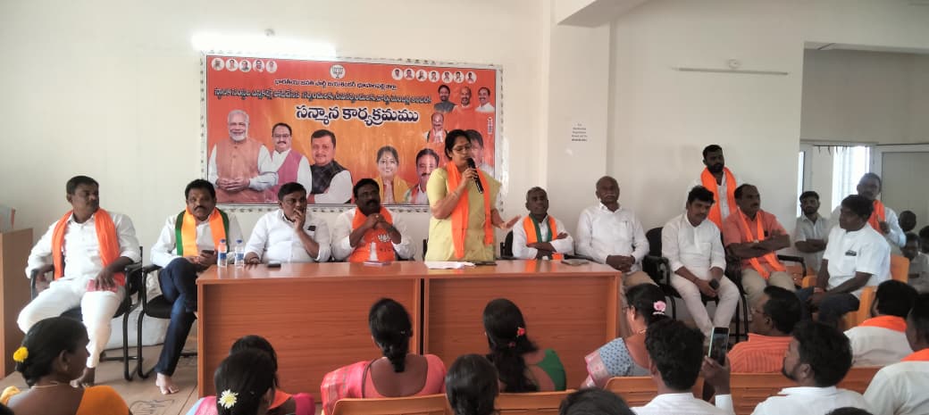 బీజేపీ ప్రజాప్రతినిధులకు ఘన సన్మానం