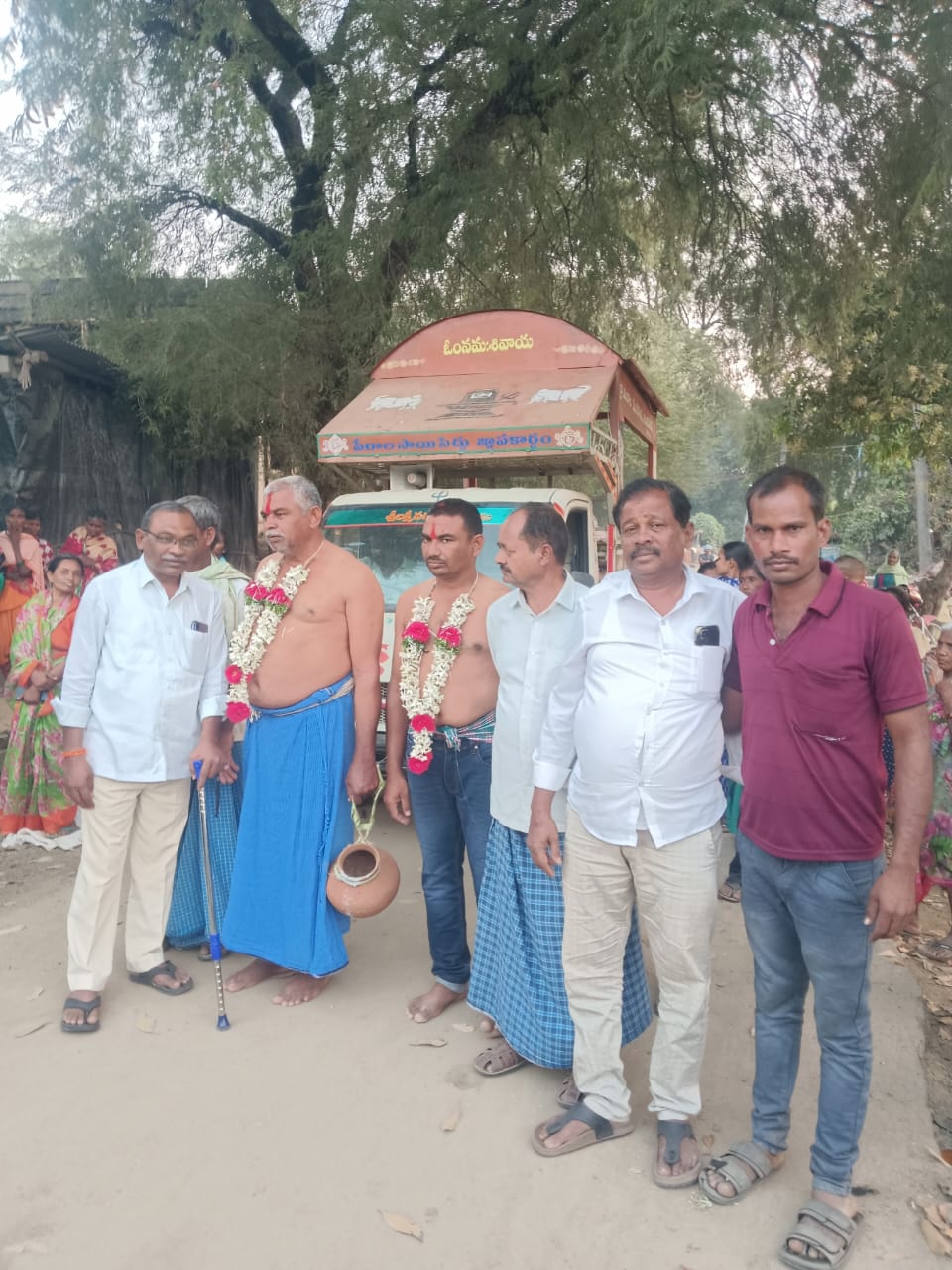 మృతుడి కుటుంబాన్ని పరామర్శించిన బీఆర్‌ఎస్ నాయకులు