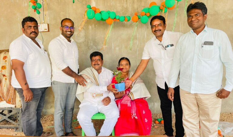 రైస్ మిల్ అసోసియేషన్ నాయకుల ఆద్వర్యంలో ఎమ్మెల్యేకు నూతన సంవత్సర శుభాకాంక్షలు