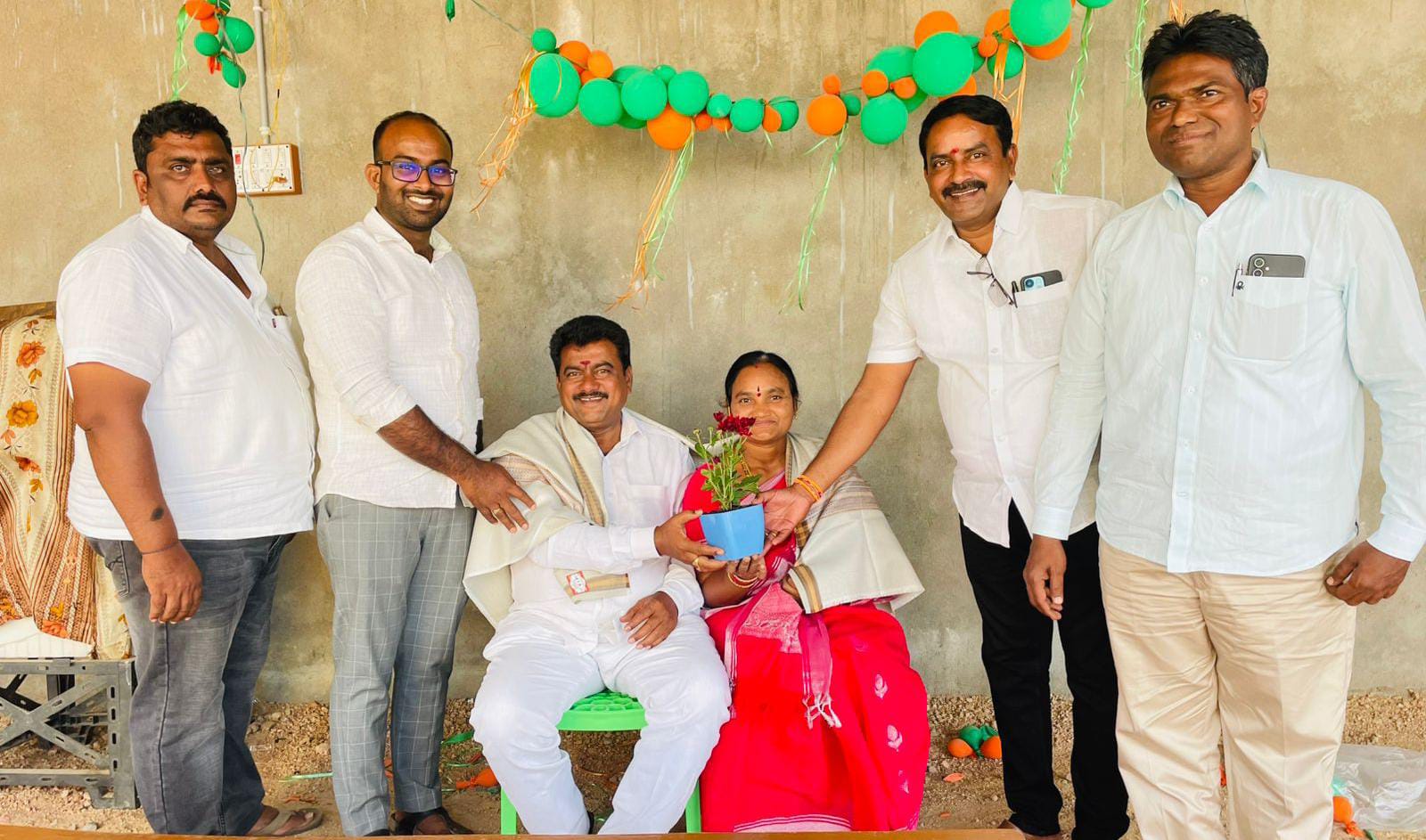 రైస్ మిల్ అసోసియేషన్ నాయకుల ఆద్వర్యంలో ఎమ్మెల్యేకు నూతన సంవత్సర శుభాకాంక్షలు