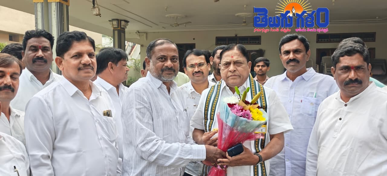 నూతన సంవత్సర శుభాకాంక్షలు తెలిపిన మాజీమంత్రి