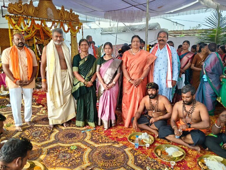 భక్తిశ్రద్ధలతో అయ్యప్ప స్వామి పడి పూజ