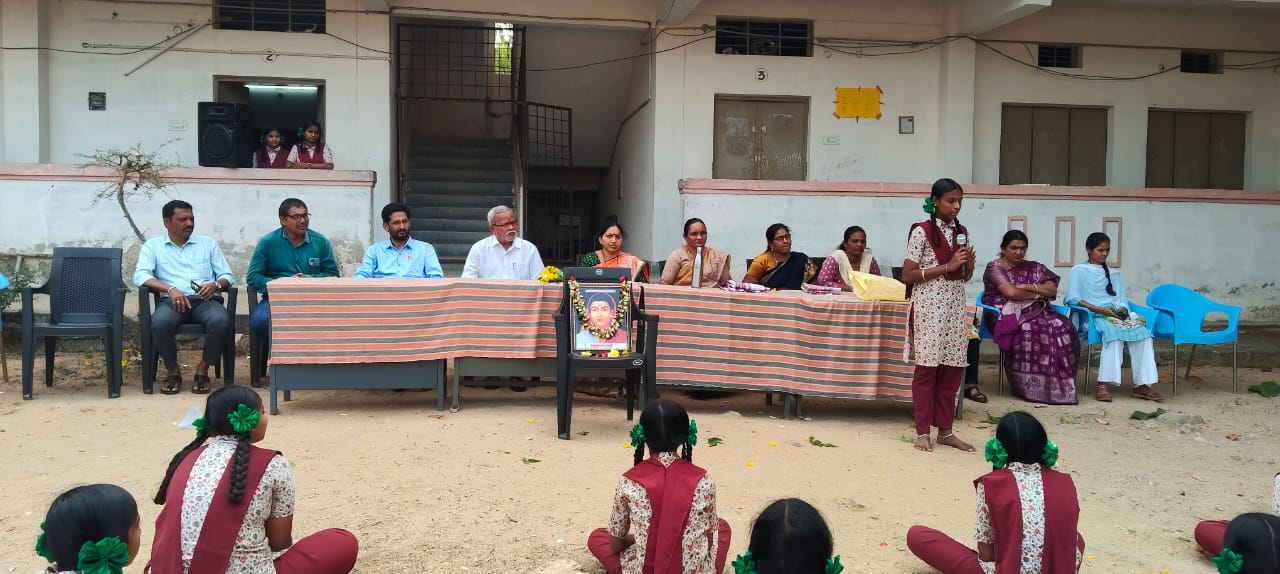 గిరిజన ఆశ్రమ పాఠశాలలో మహిళా ఉపాధ్యాయ దినోత్సవం