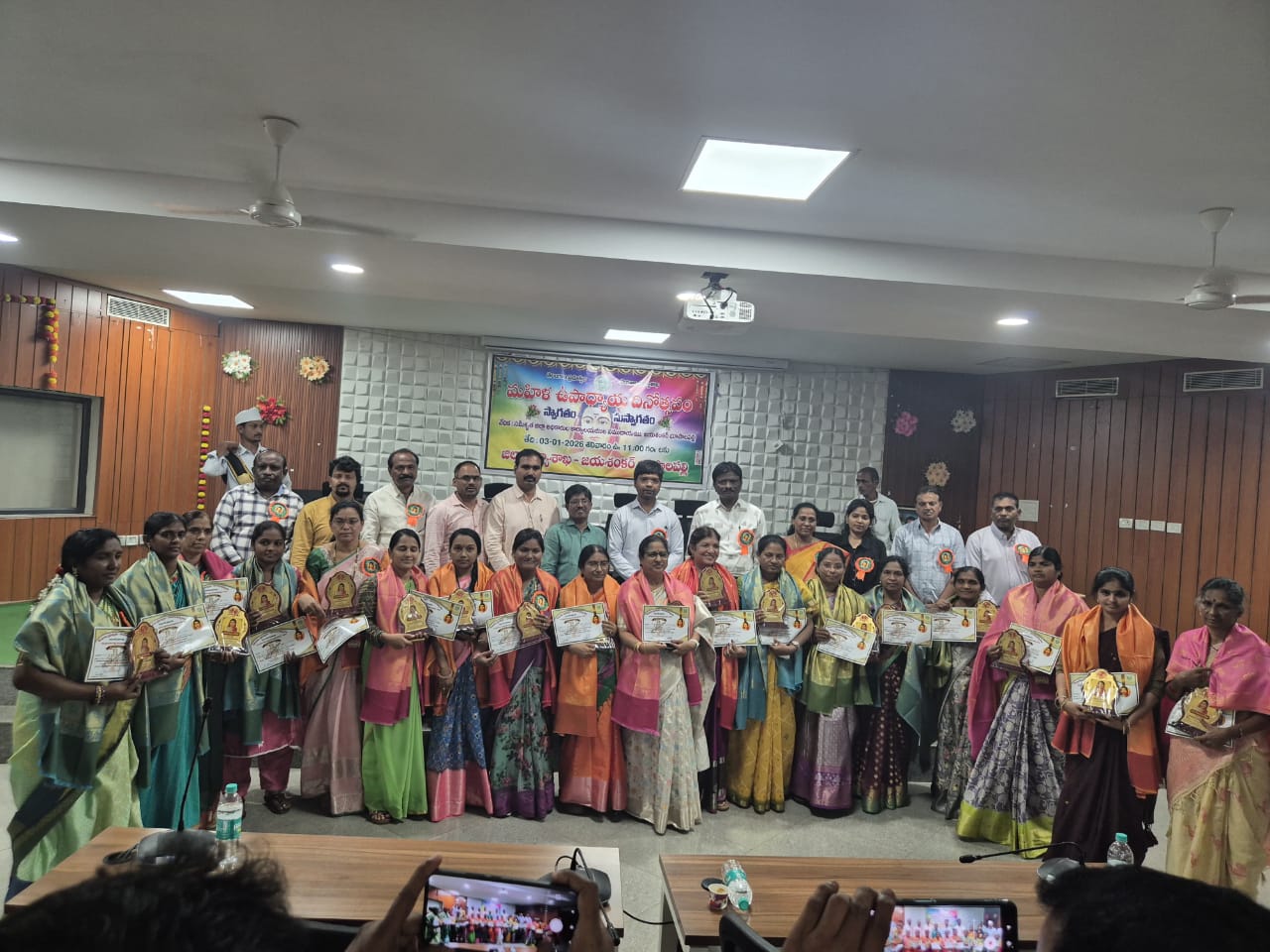 సావిత్రిబాయి పూలే సేవలు చిరస్మరణీయం