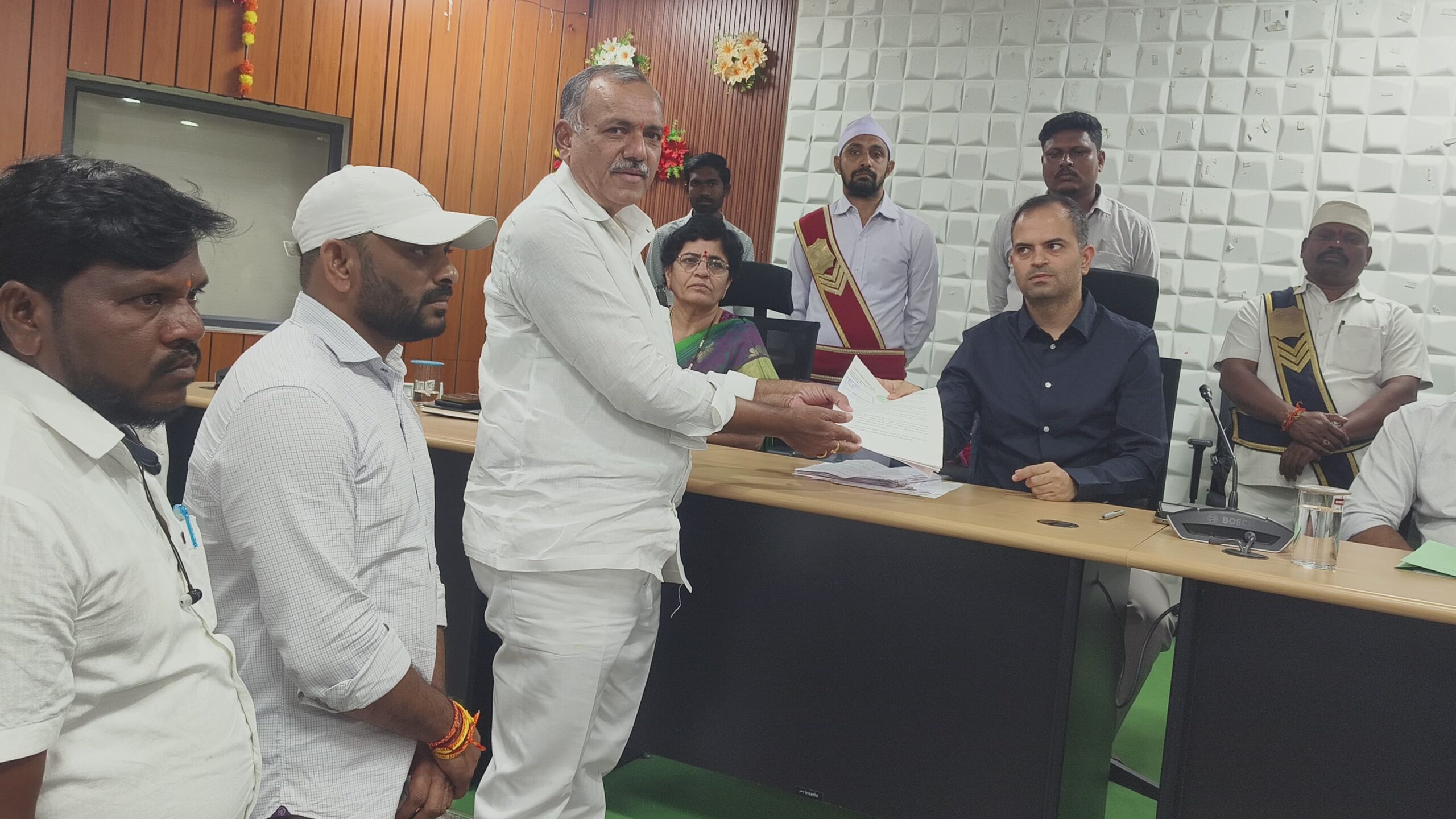 జిల్లా కలెక్టర్‌కు మాజీ ఎమ్మెల్యే గండ్ర వెంకట రమణా రెడ్డి