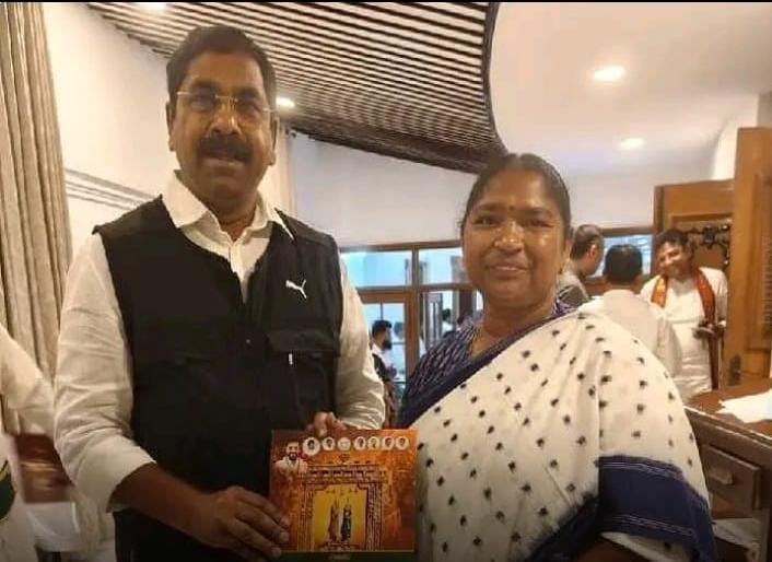 సమ్మక్క సారలమ్మ జాతరకు ఎమ్మెల్యే కే ఆర్ నాగరాజు ను ఆహ్వానించిన. మంత్రి సీతక్క